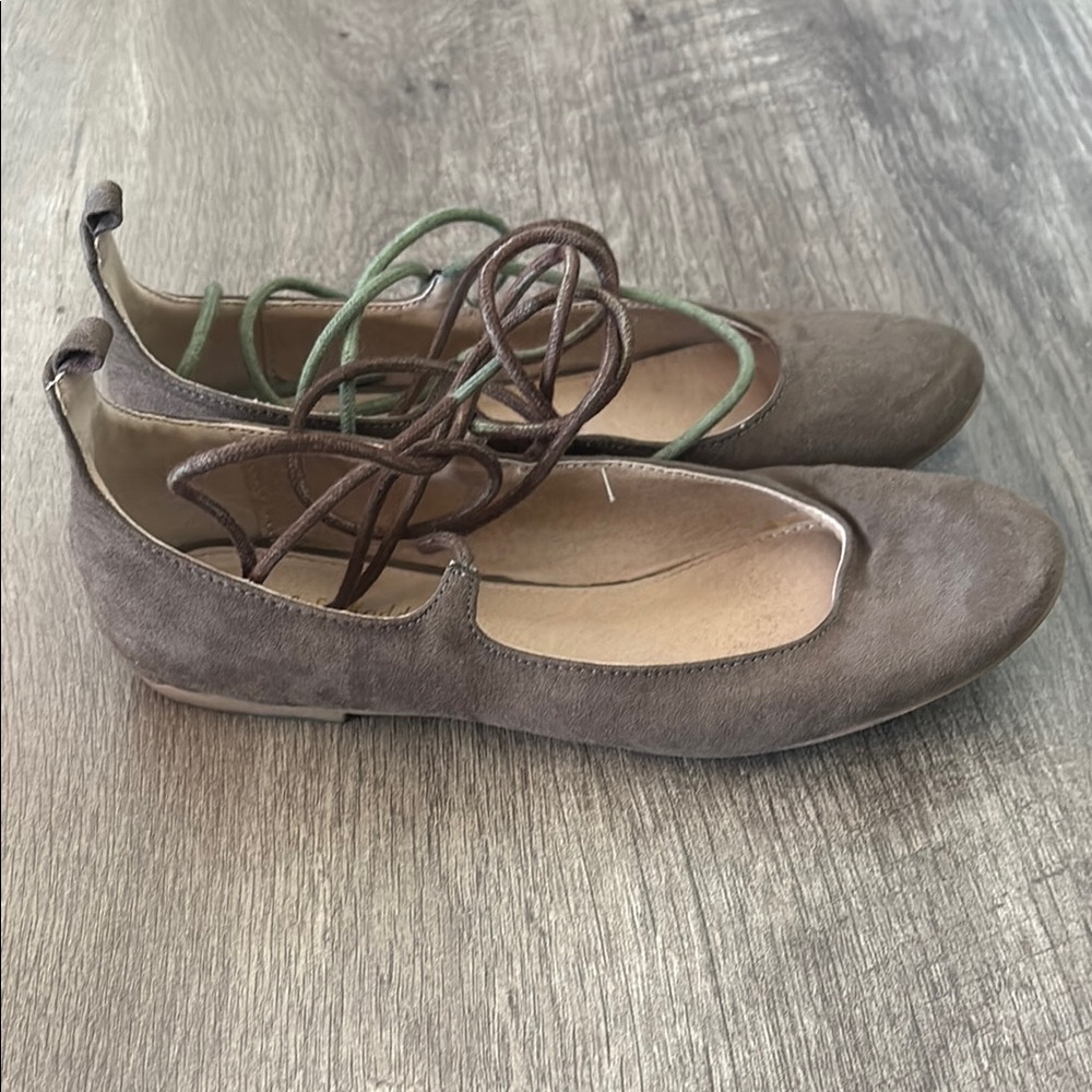 Mark & Maddux Elegant Brown Lace-Up Flats